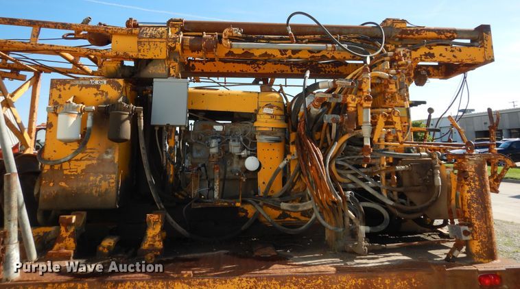 image for item MD9189 1995 GMC TopKick LoPro  drilling rig truck
