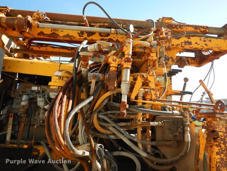 image for item MD9189 1995 GMC TopKick LoPro  drilling rig truck