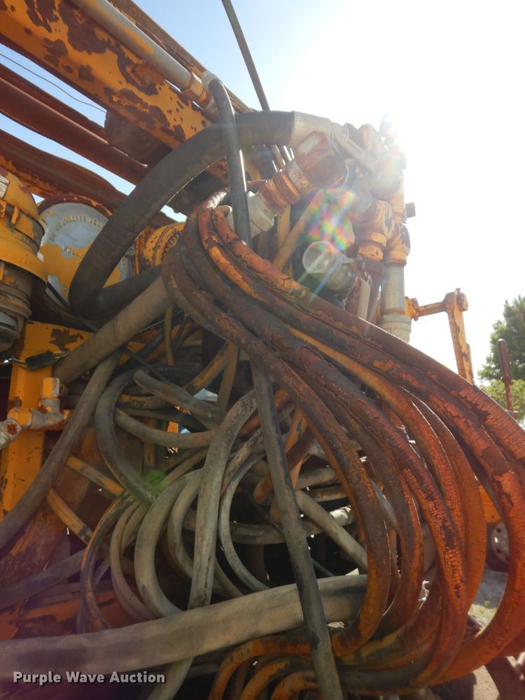 image for item MD9189 1995 GMC TopKick LoPro  drilling rig truck