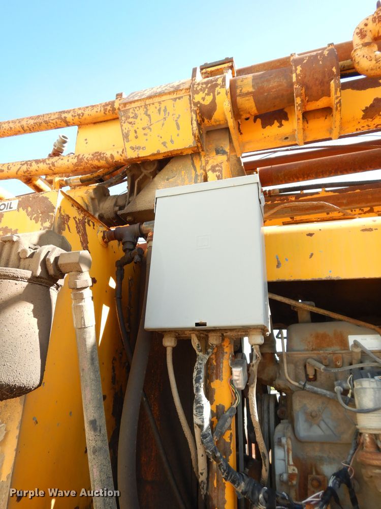 image for item MD9189 1995 GMC TopKick LoPro  drilling rig truck