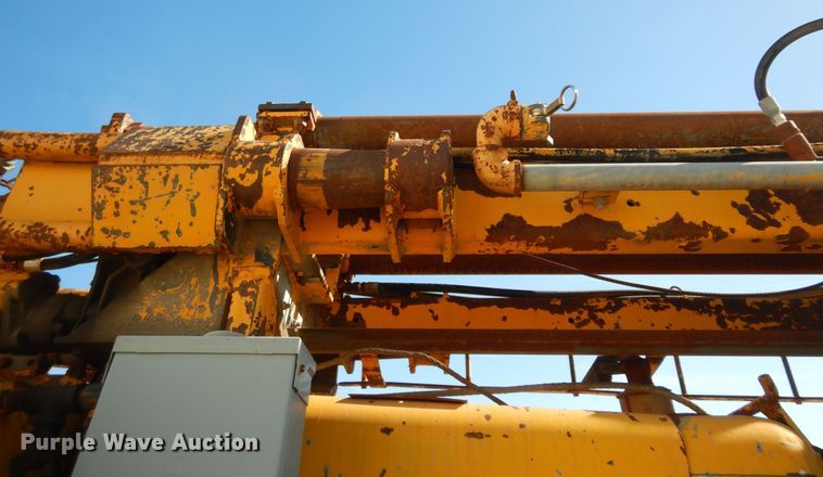 image for item MD9189 1995 GMC TopKick LoPro  drilling rig truck