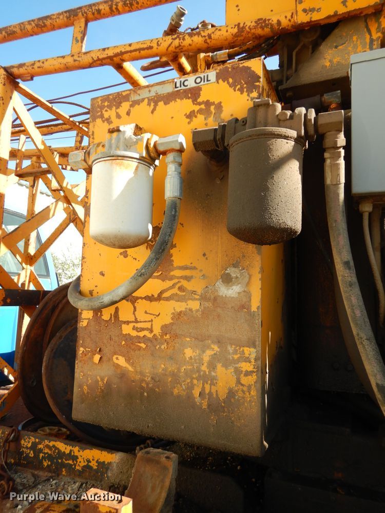 image for item MD9189 1995 GMC TopKick LoPro  drilling rig truck