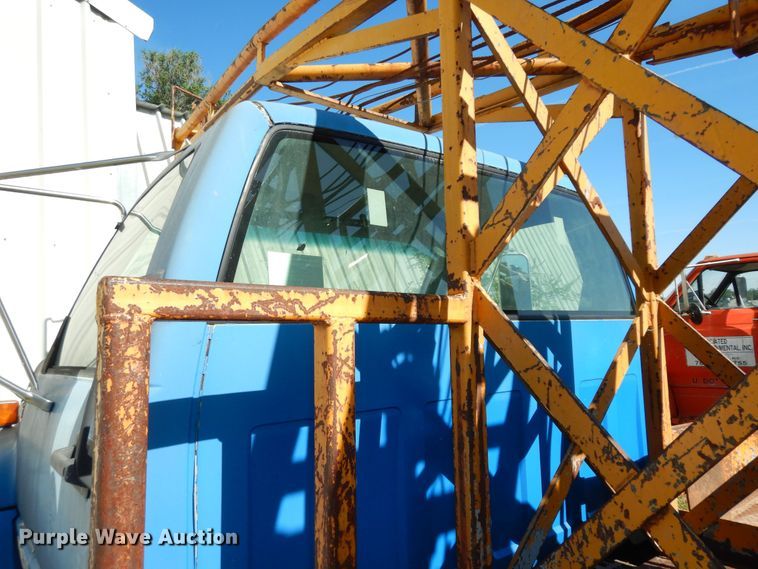 image for item MD9189 1995 GMC TopKick LoPro  drilling rig truck