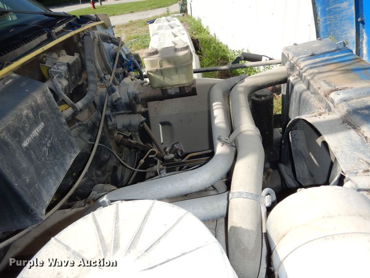 image for item MD9189 1995 GMC TopKick LoPro  drilling rig truck