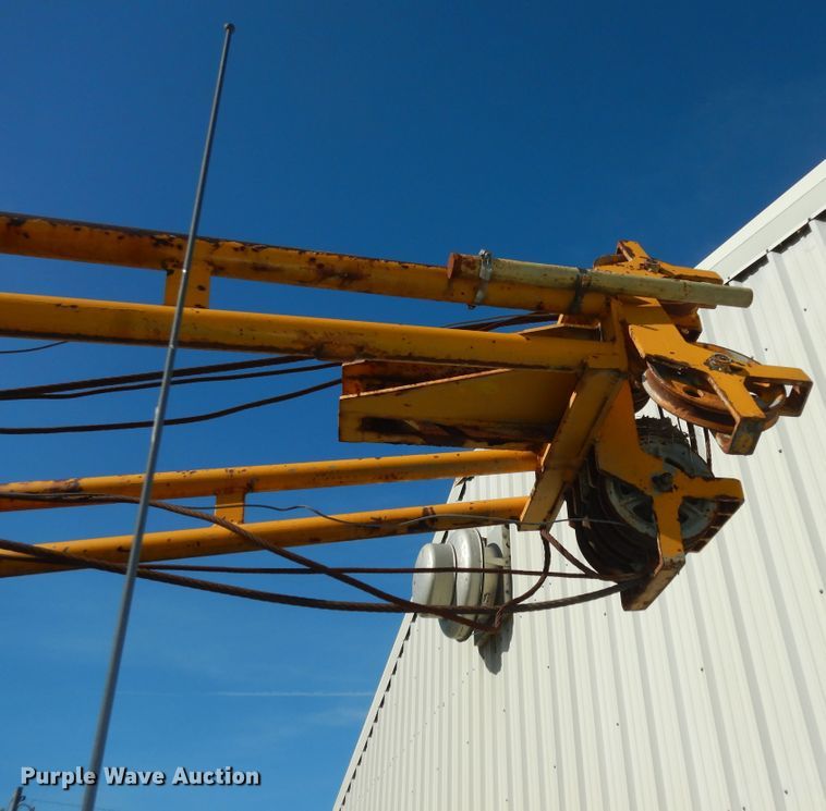 image for item MD9189 1995 GMC TopKick LoPro  drilling rig truck