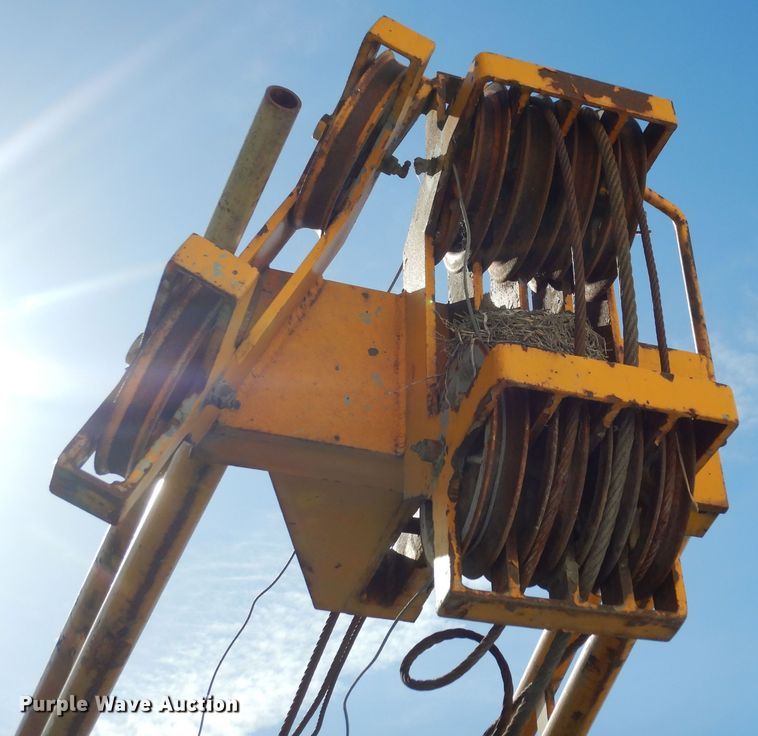 image for item MD9189 1995 GMC TopKick LoPro  drilling rig truck