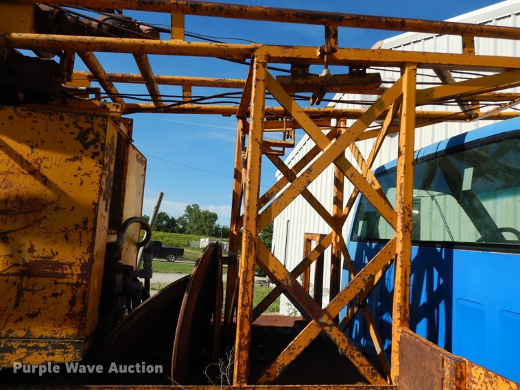 image for item MD9189 1995 GMC TopKick LoPro  drilling rig truck