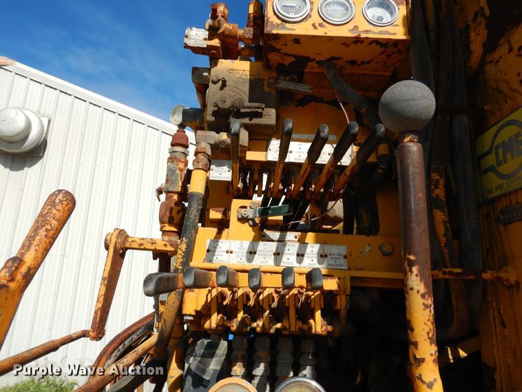 image for item MD9189 1995 GMC TopKick LoPro  drilling rig truck