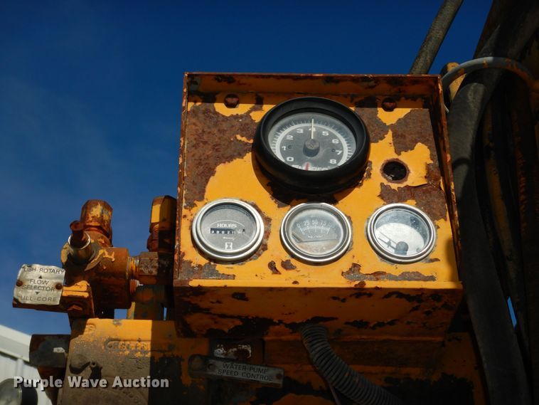 image for item MD9189 1995 GMC TopKick LoPro  drilling rig truck