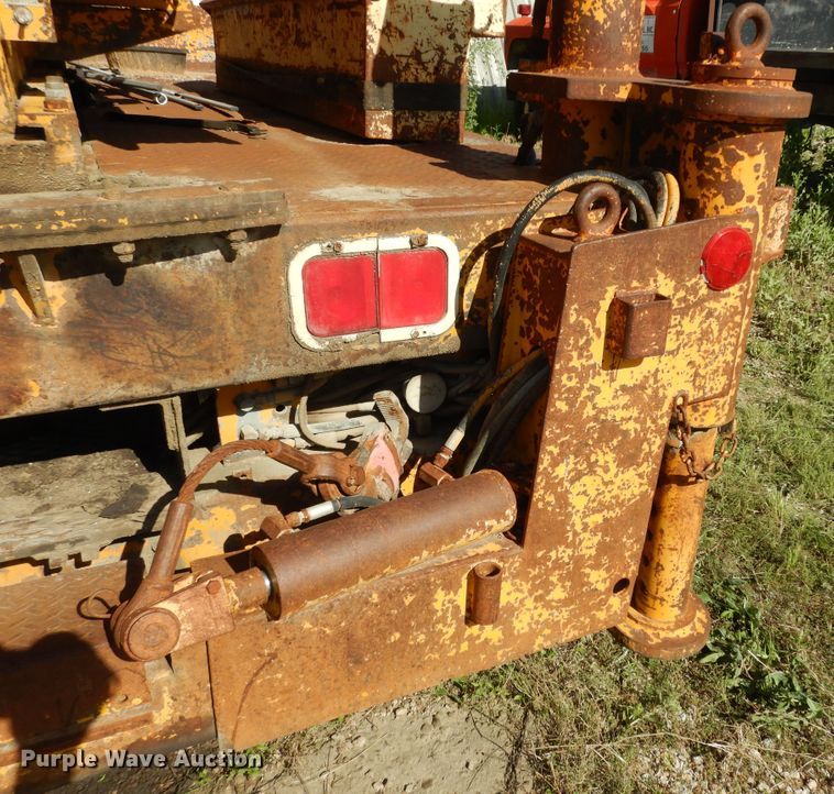 image for item MD9189 1995 GMC TopKick LoPro  drilling rig truck