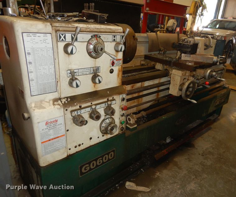 image for item MD9223 2010 Grizzly G0600  big bore metal lathe
