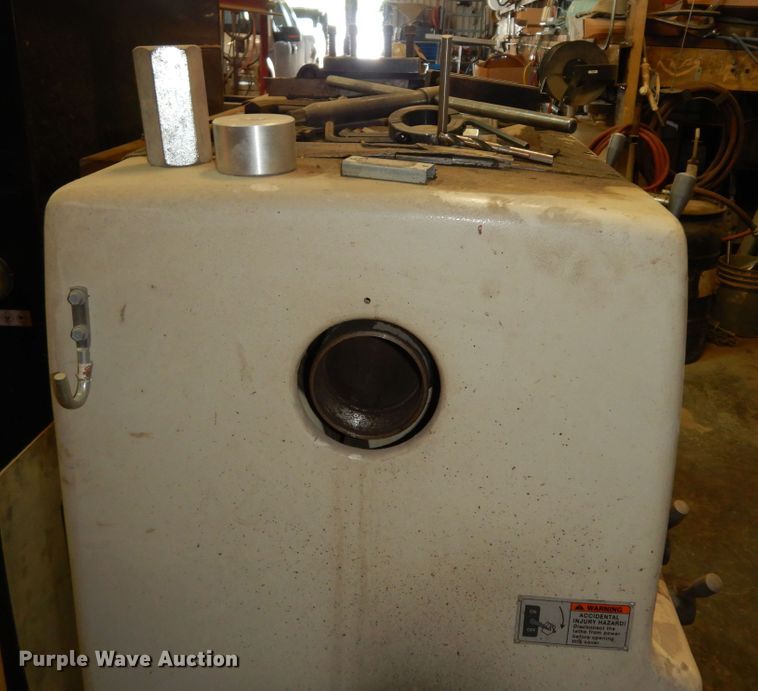 image for item MD9223 2010 Grizzly G0600  big bore metal lathe