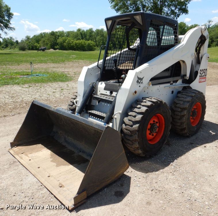 image for item MF9100 2009 Bobcat S250  skid steer loader