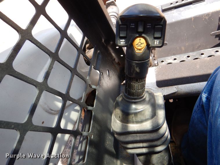 image for item MF9100 2009 Bobcat S250  skid steer loader