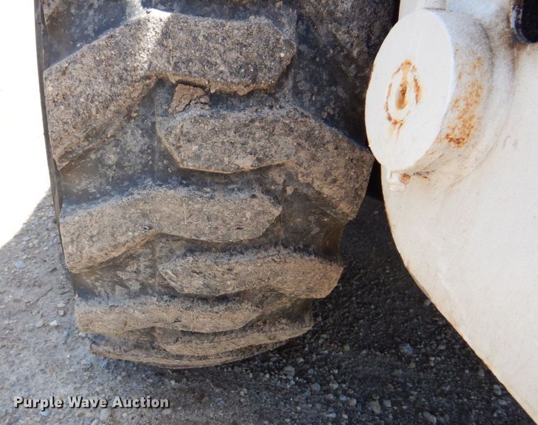 image for item MF9100 2009 Bobcat S250  skid steer loader