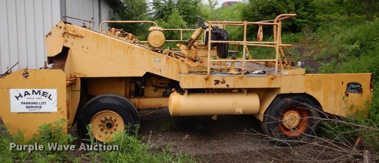 image for item MF9102 1982 Etnyre ETN-82  chip spreader