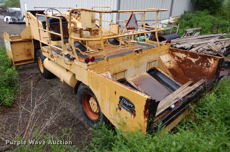 image for item MF9102 1982 Etnyre ETN-82  chip spreader