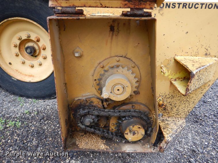 image for item MF9102 1982 Etnyre ETN-82  chip spreader