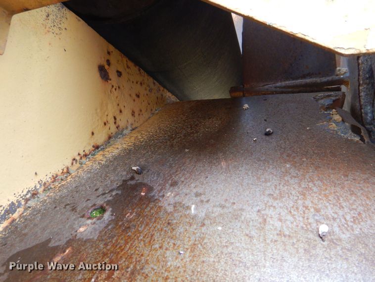 image for item MF9102 1982 Etnyre ETN-82  chip spreader