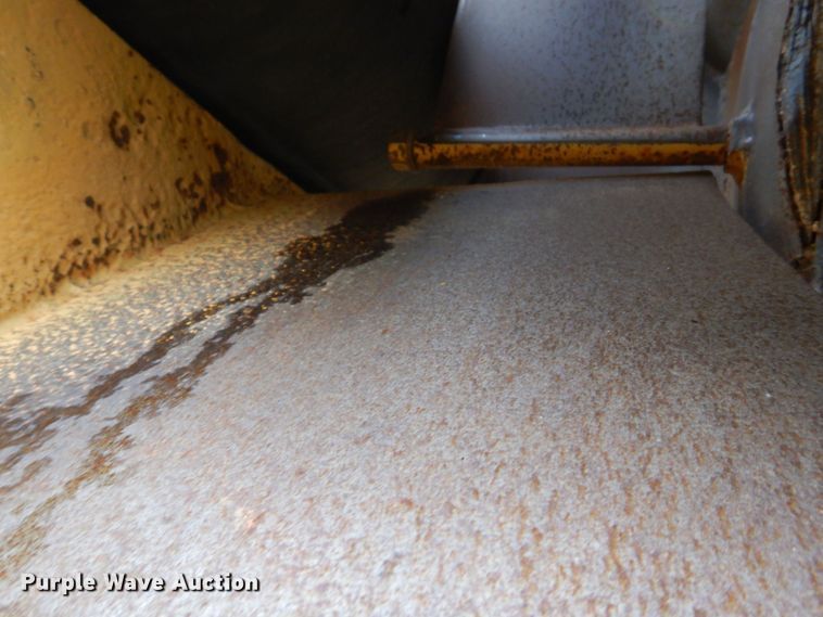 image for item MF9102 1982 Etnyre ETN-82  chip spreader