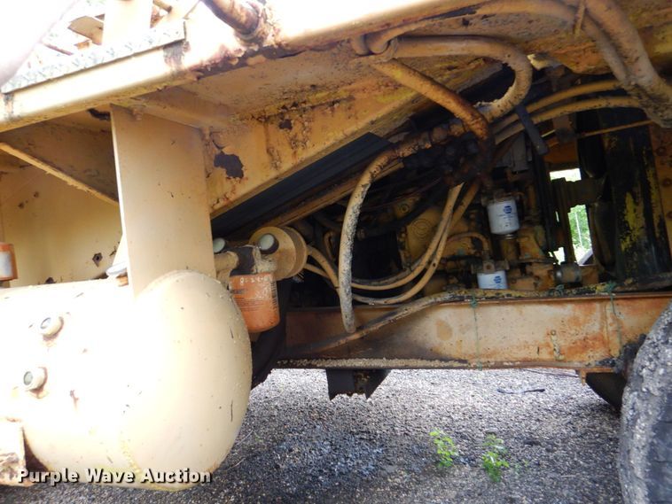 image for item MF9102 1982 Etnyre ETN-82  chip spreader