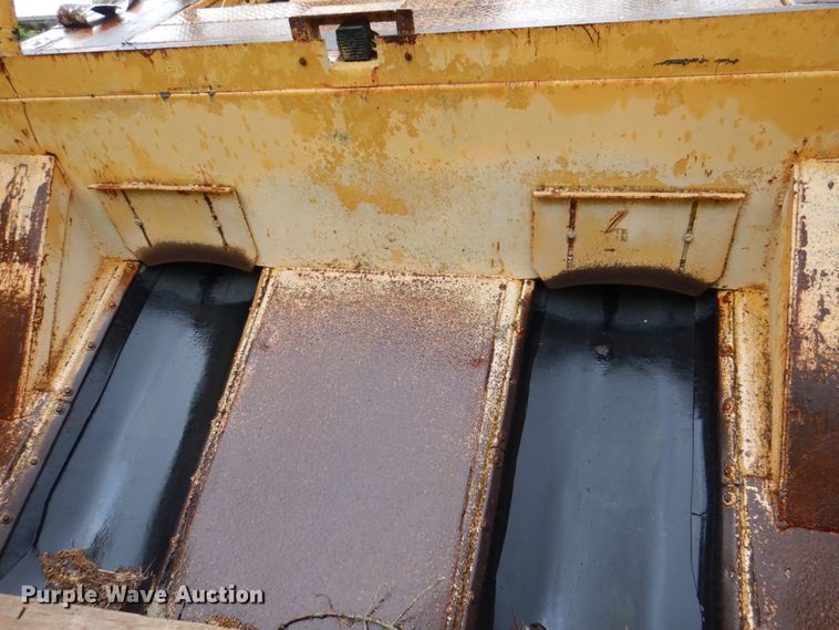 image for item MF9102 1982 Etnyre ETN-82  chip spreader