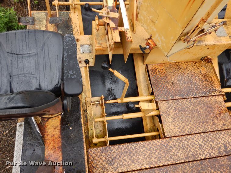 image for item MF9102 1982 Etnyre ETN-82  chip spreader