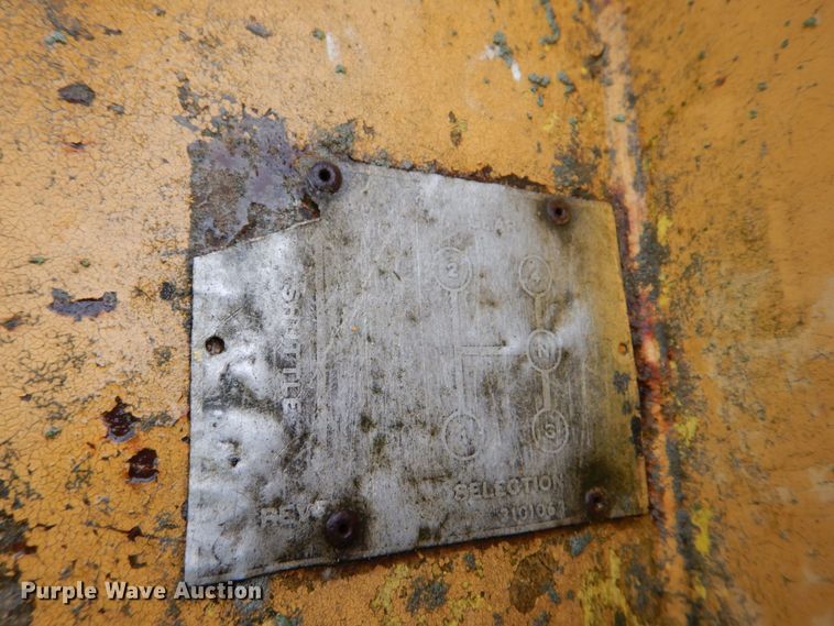 image for item MF9102 1982 Etnyre ETN-82  chip spreader