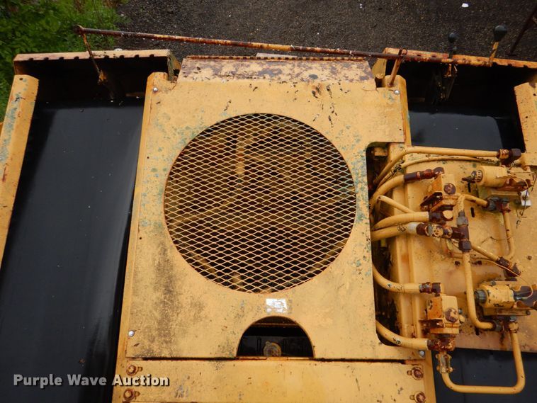 image for item MF9102 1982 Etnyre ETN-82  chip spreader