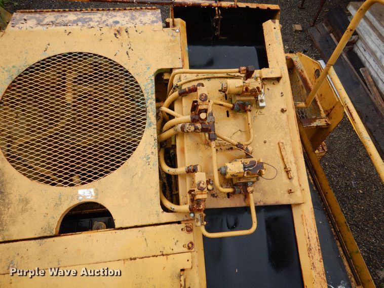 image for item MF9102 1982 Etnyre ETN-82  chip spreader