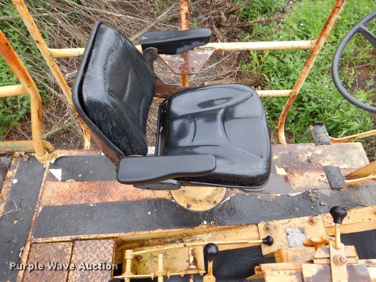 image for item MF9102 1982 Etnyre ETN-82  chip spreader