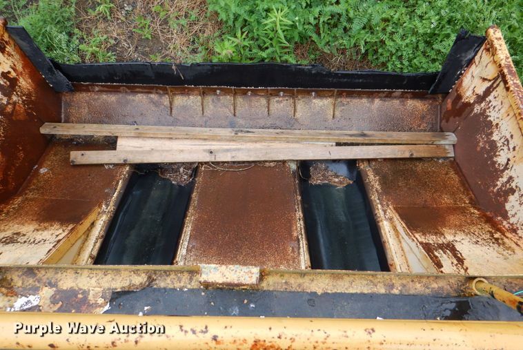 image for item MF9102 1982 Etnyre ETN-82  chip spreader