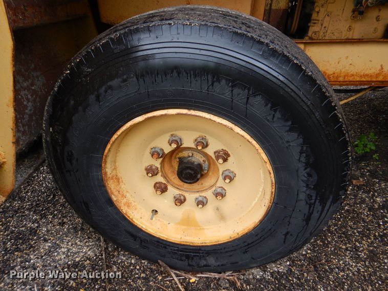 image for item MF9102 1982 Etnyre ETN-82  chip spreader