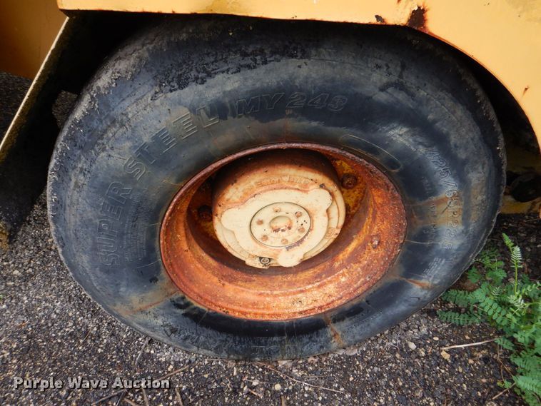 image for item MF9102 1982 Etnyre ETN-82  chip spreader