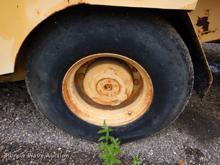 image for item MF9102 1982 Etnyre ETN-82  chip spreader