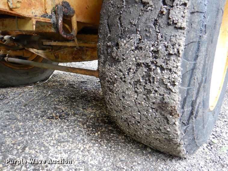 image for item MF9102 1982 Etnyre ETN-82  chip spreader