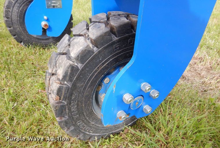 image for item MF9112 2021 TopCat SSSG72  skid steer grader