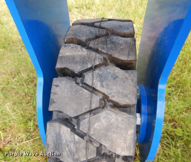 image for item MF9112 2021 TopCat SSSG72  skid steer grader