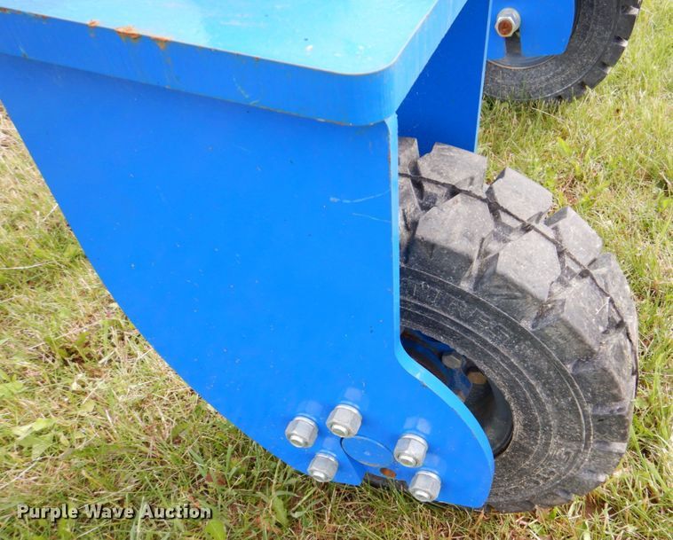 image for item MF9112 2021 TopCat SSSG72  skid steer grader