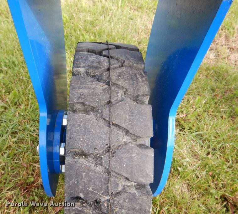 image for item MF9112 2021 TopCat SSSG72  skid steer grader