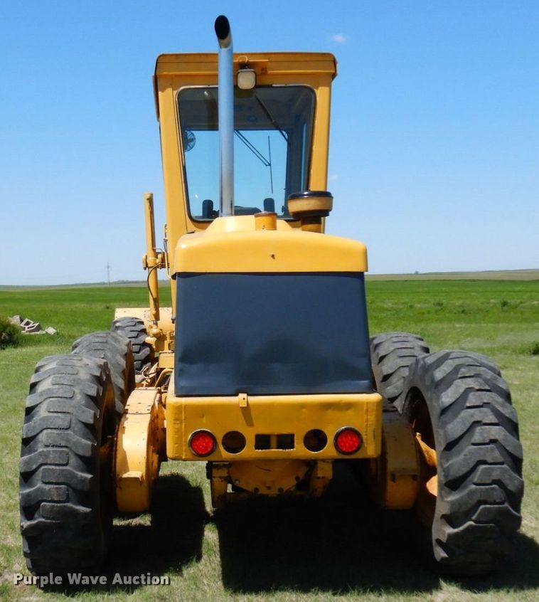 image for item MF9618 1981 John Deere 570A  rigid frame motor grader