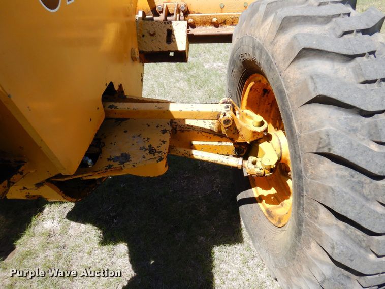 image for item MF9618 1981 John Deere 570A  rigid frame motor grader