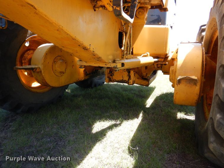 image for item MF9618 1981 John Deere 570A  rigid frame motor grader