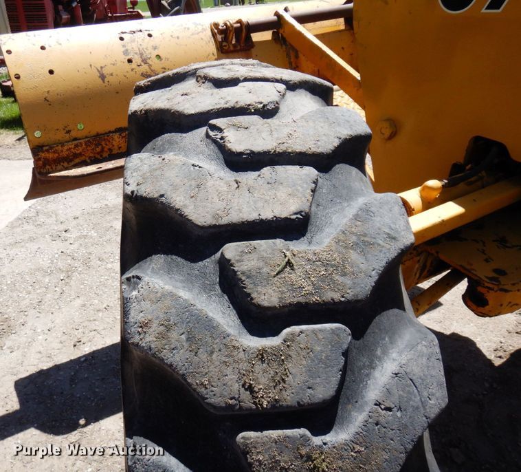 image for item MF9618 1981 John Deere 570A  rigid frame motor grader