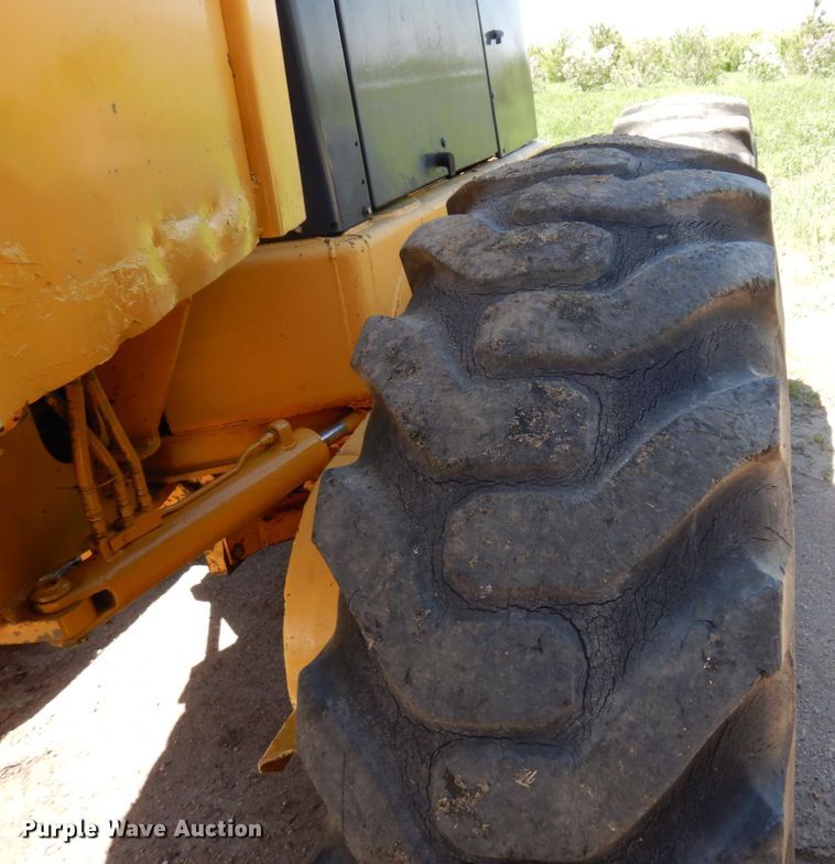 image for item MF9618 1981 John Deere 570A  rigid frame motor grader