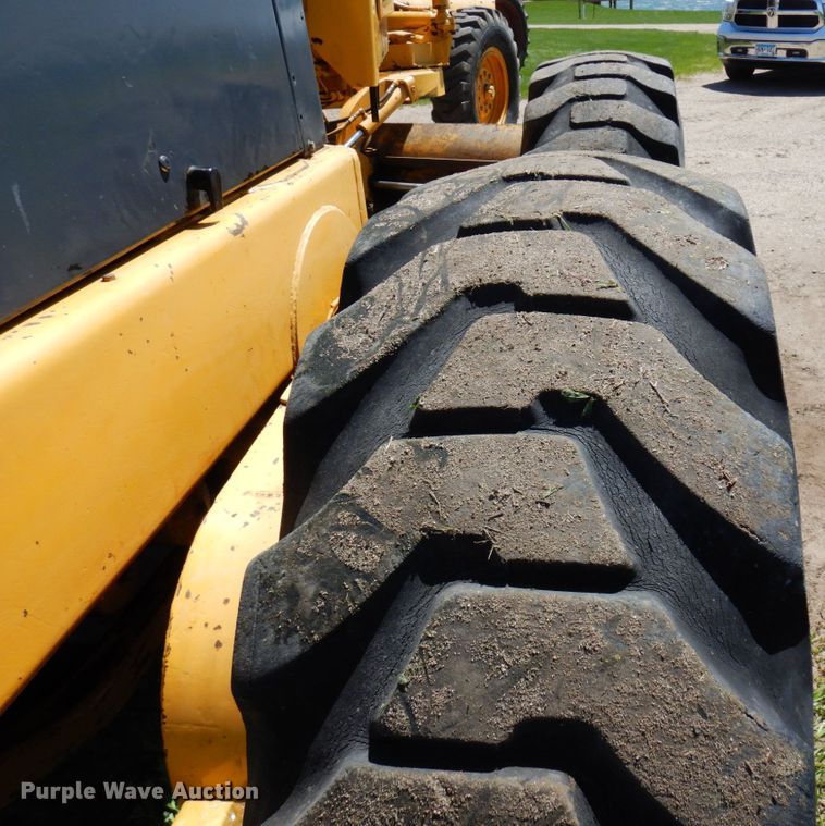 image for item MF9618 1981 John Deere 570A  rigid frame motor grader