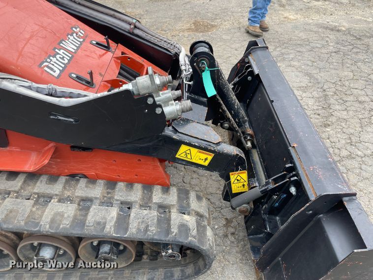 image for item MJ9785 2018 Ditch Witch SK1550  compact utility loader