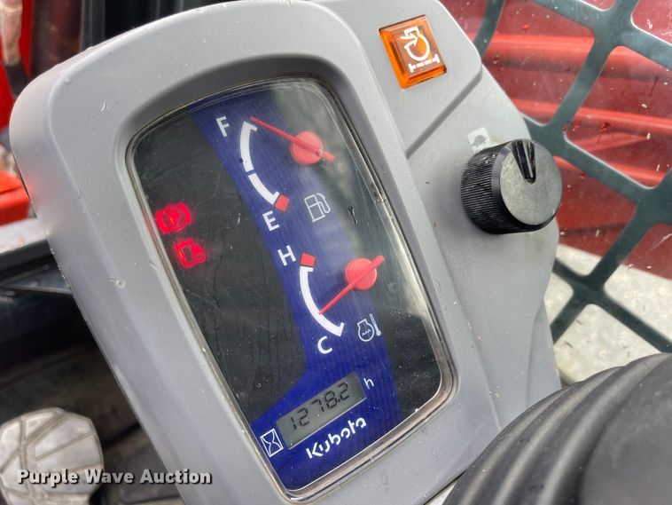 image for item MJ9787 2019 Kubota SVL75-2  tracked skid steer loader