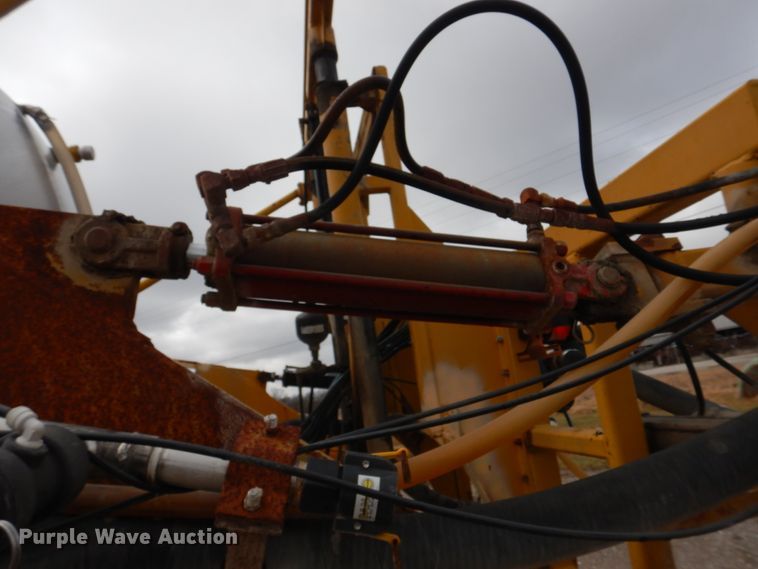 image for item DE7523 1999 Sterling L8513  applicator truck