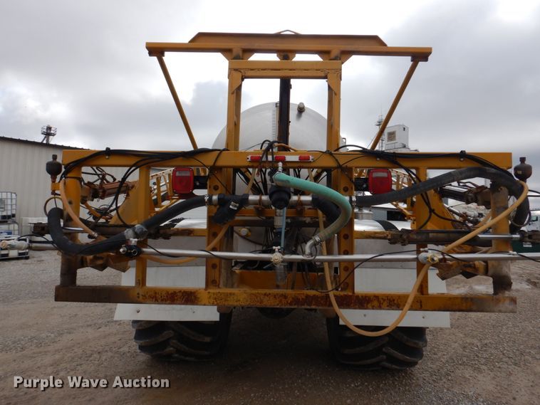 image for item DE7523 1999 Sterling L8513  applicator truck